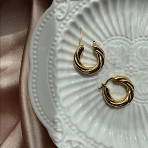 Gold twist hoop earrings
